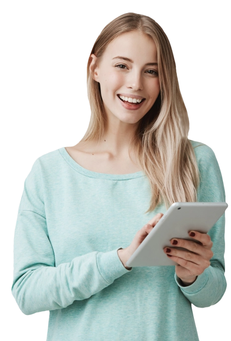 Mulher sorrindo com tablet na mão